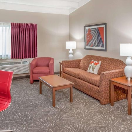 Ramada By Wyndham Hammond Hotel & Conference Center Bagian luar foto
