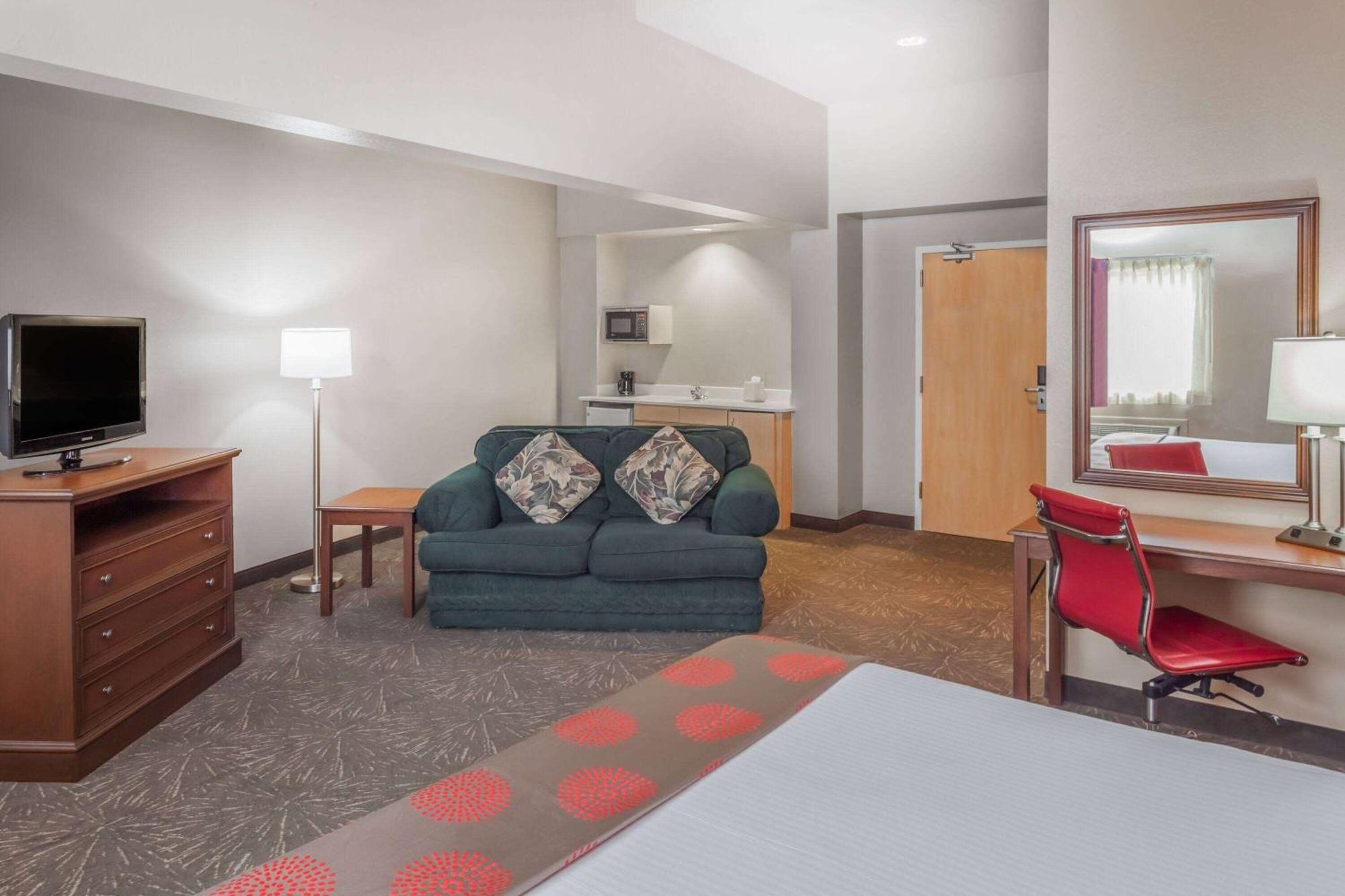 Ramada By Wyndham Hammond Hotel & Conference Center Bagian luar foto