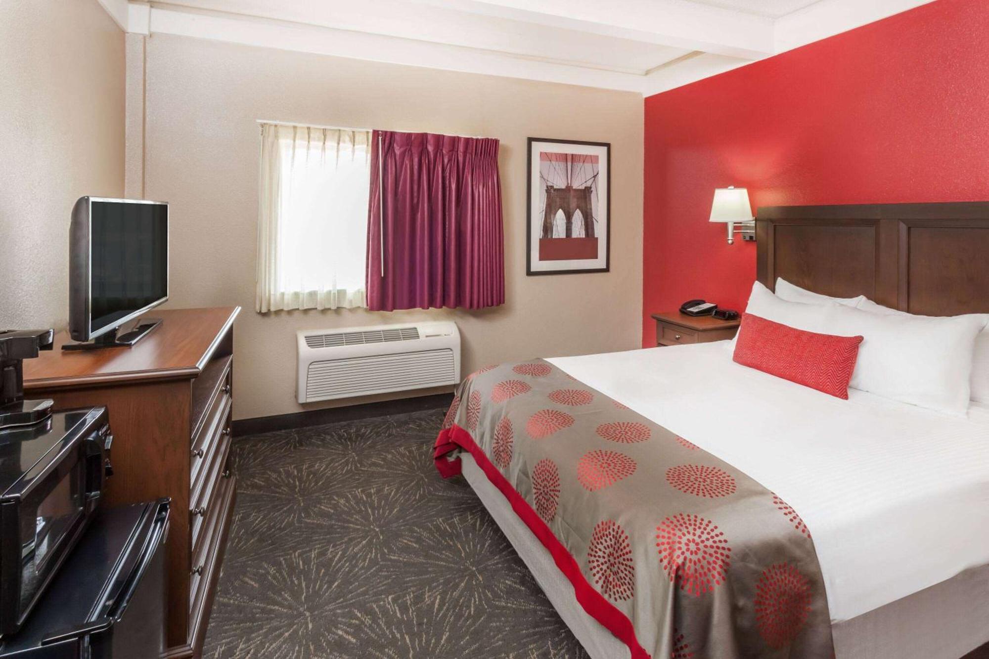 Ramada By Wyndham Hammond Hotel & Conference Center Bagian luar foto