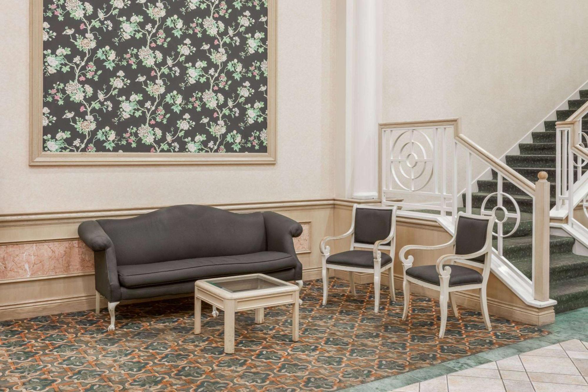 Ramada By Wyndham Hammond Hotel & Conference Center Bagian luar foto